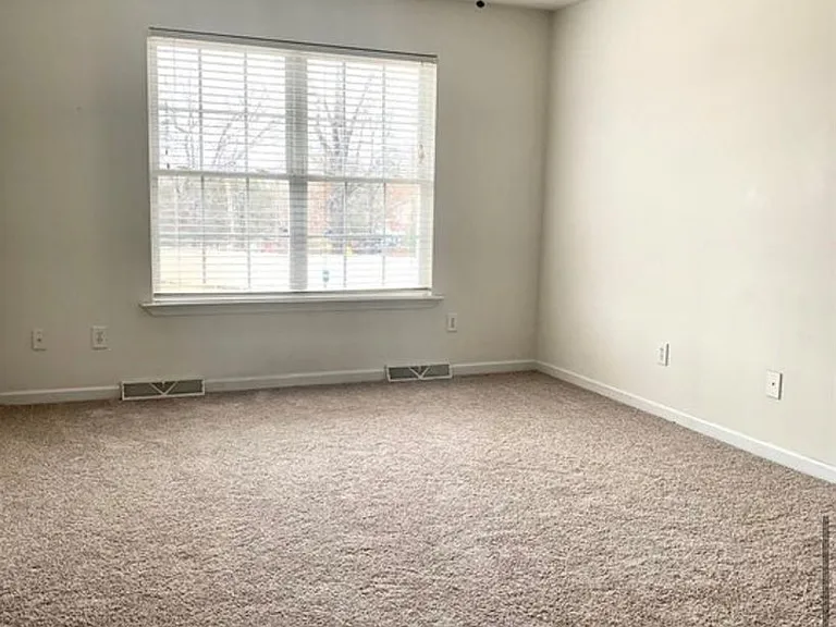 81 Catherine Ct — Photo 3