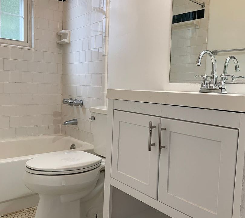 Tiled bath, tub/shower combo