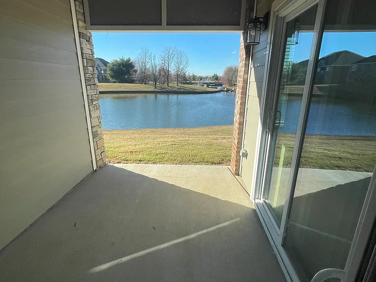 1042 Sheldon Dr #D — Photo 16