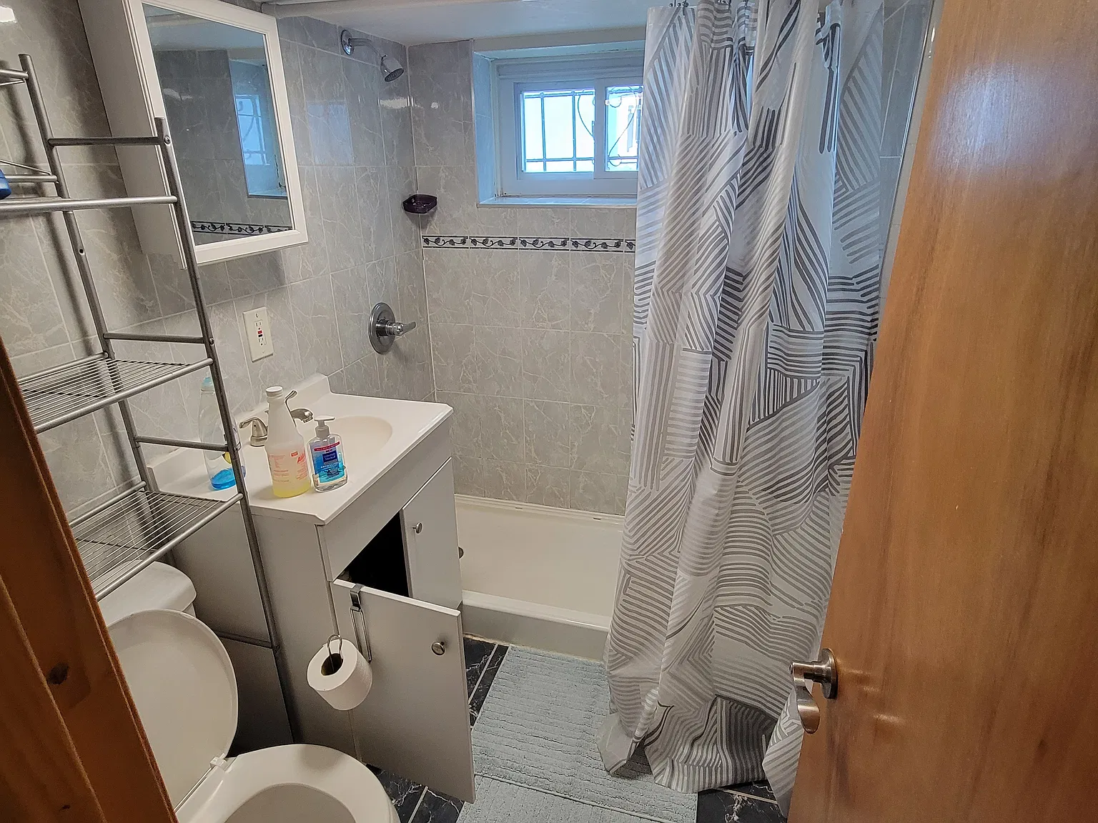 1 bed, 880 sqft, $1,600 — Photo 3