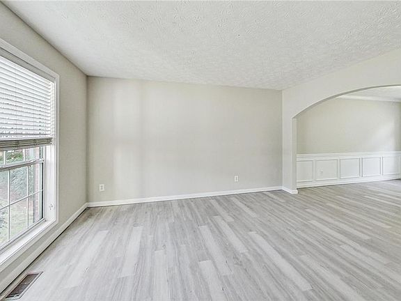 3rd image of 326 Canterbury Place Dr