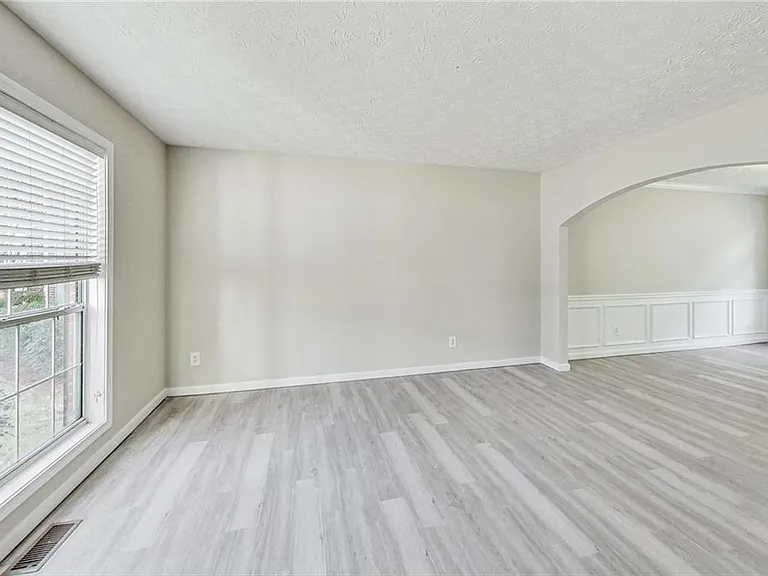 326 Canterbury Place Dr — Photo 4