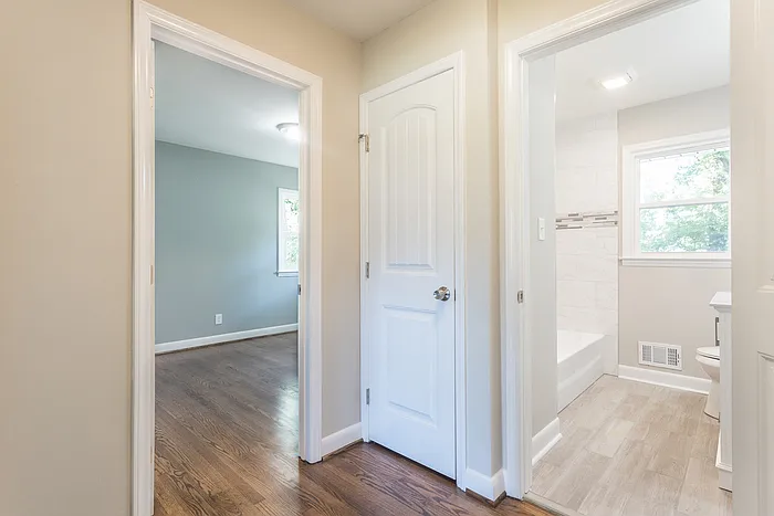 204 W Johnson St — Photo 14