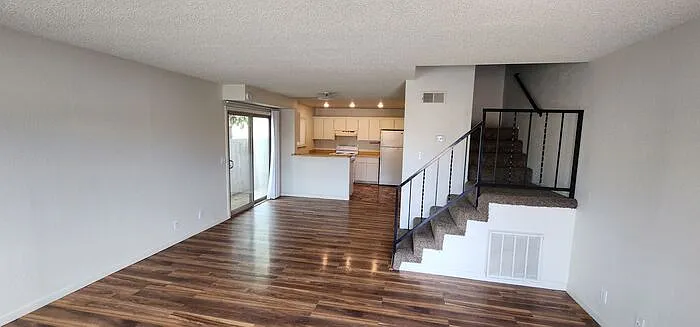 2 bed, 1.0 bath, 1150 sqft, $1,600 — Photo 2