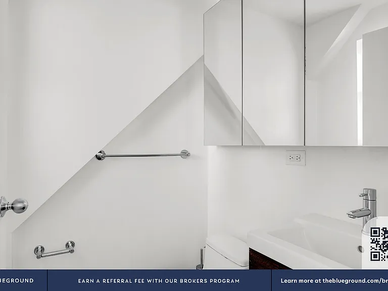 360 W 34th St #Townhouse 10 — Photo 14
