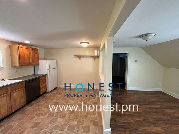 4th image of 60 Cumberland St #2