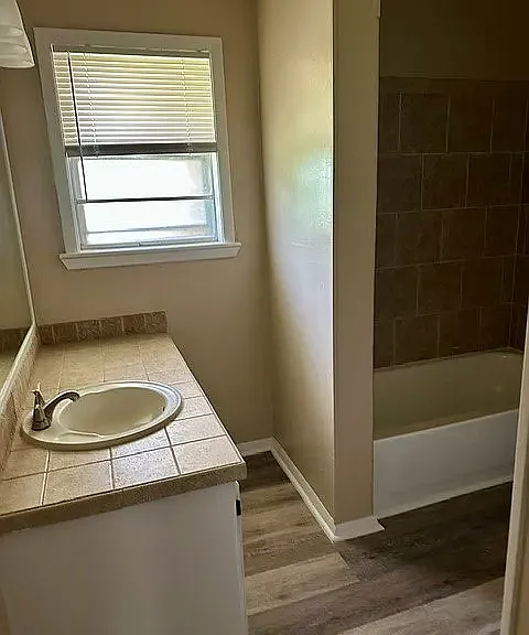 608 NW Lane St — Photo 4