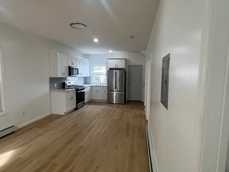 154 President St — Photo 3