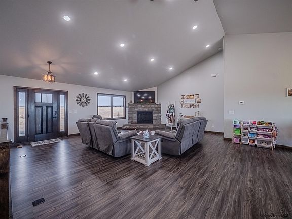 5th image of 126 Jefferson Rd