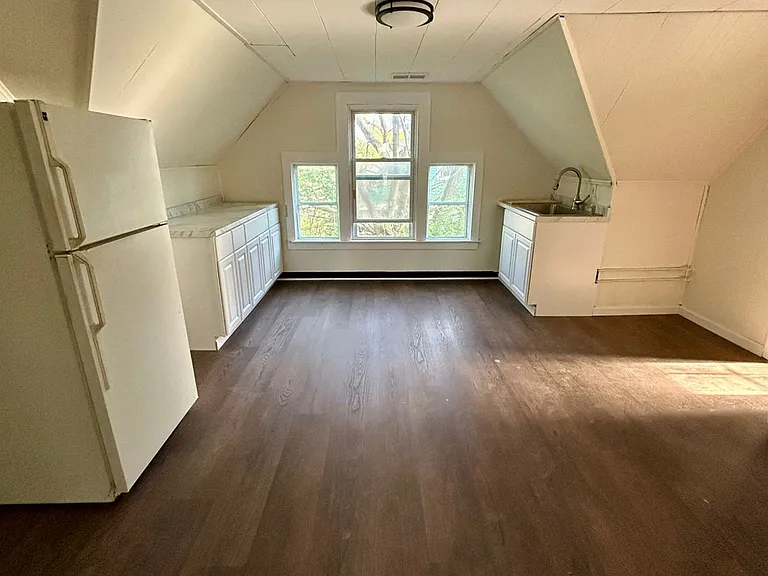 5338 S Salina St #3 — Photo 6
