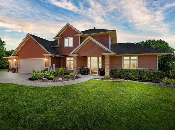 2488 Robbins Ct, Washington, IA 52353