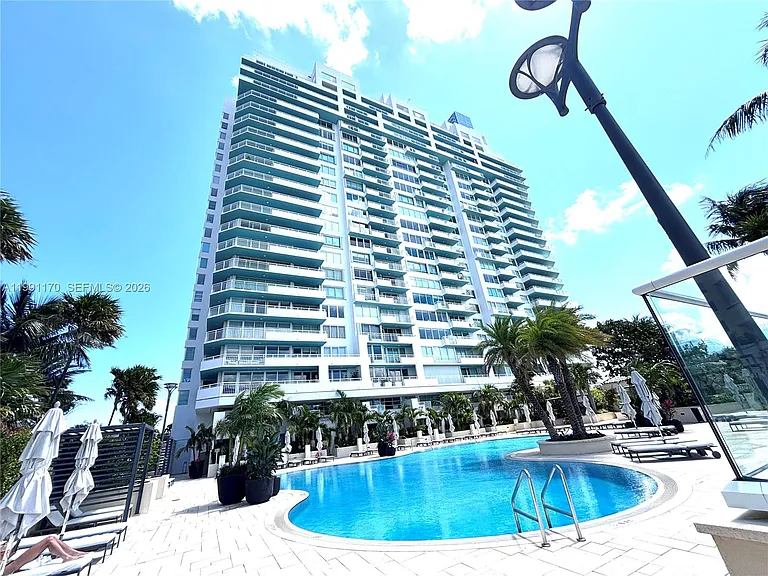 400 S Pointe Dr #408 — Photo 24