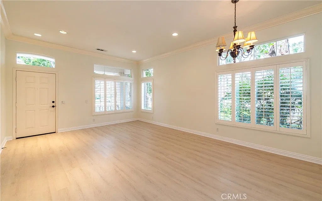 3 bed, 1736 sqft, $5,500 — Photo 3