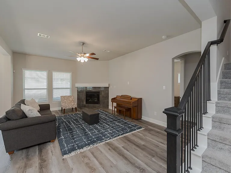 1604 Moss Trail Ct — Photo 32