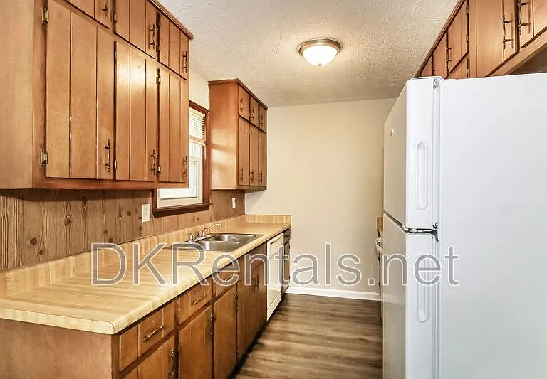 307 Hamilton Glenn — Photo 9