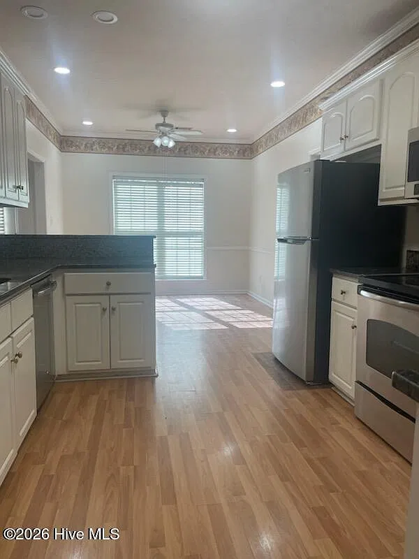 3 bed, 2.0 bath, 2414 sqft, $1,975 — Photo 3
