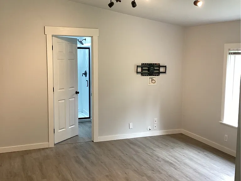 330 SW Newton Dr — Photo 14