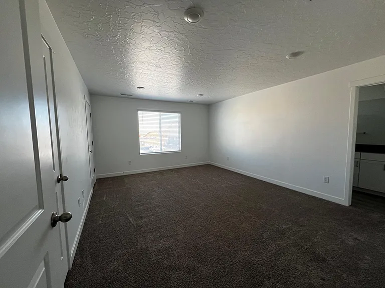 1057 W Fox Run Ave — Photo 6