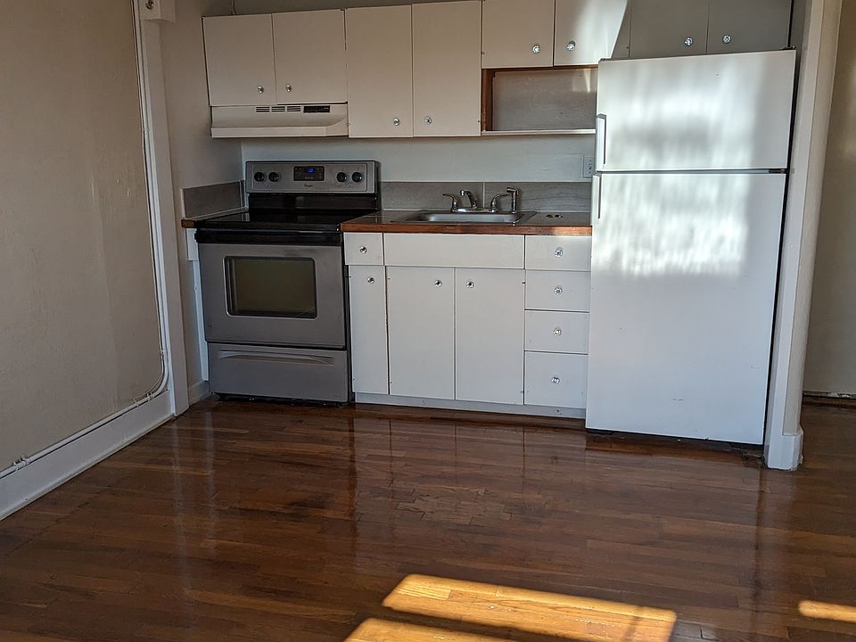 Lots of natural light, refurbished kitchen