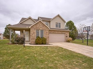 4002 Appletree Dr, Monticello, IL 61856