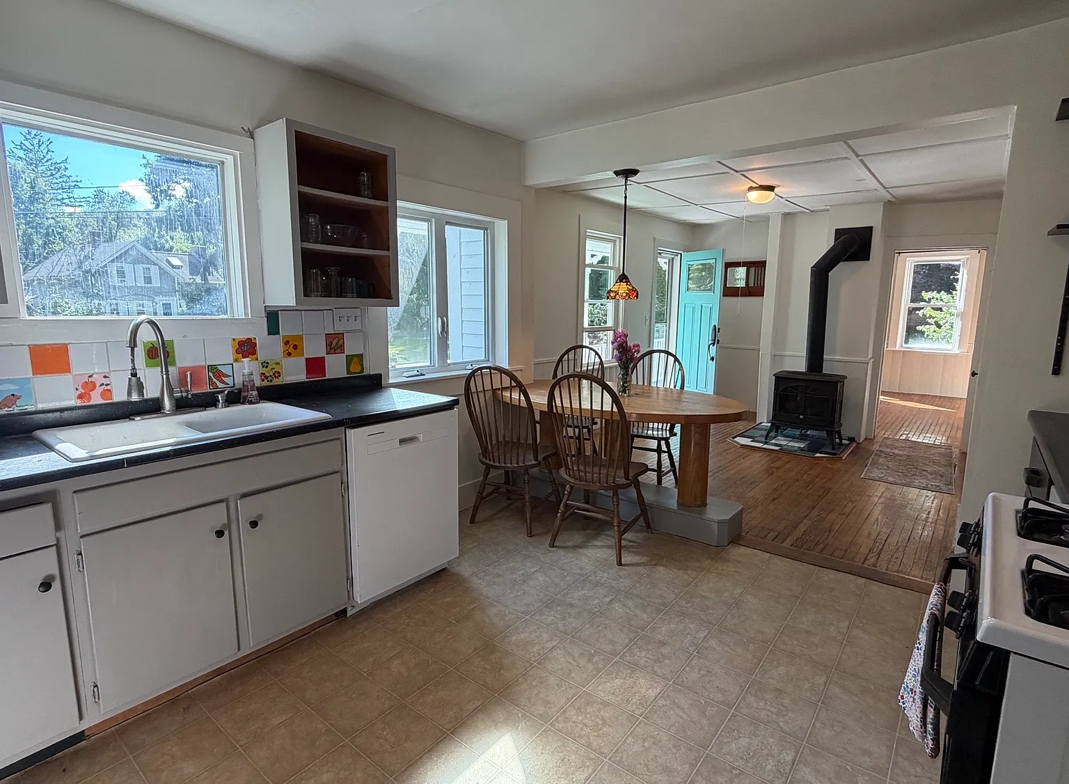 3 bed, 1000 sqft, $2,300 — Photo 2