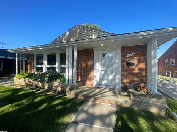 22317 Frazho Rd, Saint Clair Shores, MI 48081