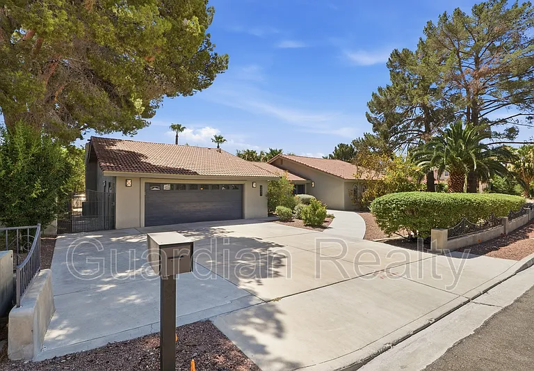 3007 La Mesa Dr — Photo 20