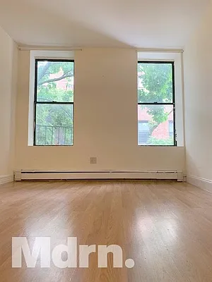 Rented by Mdrn Residential | media 38