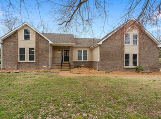 201 Pennsylvania Ave, White House, TN 37188