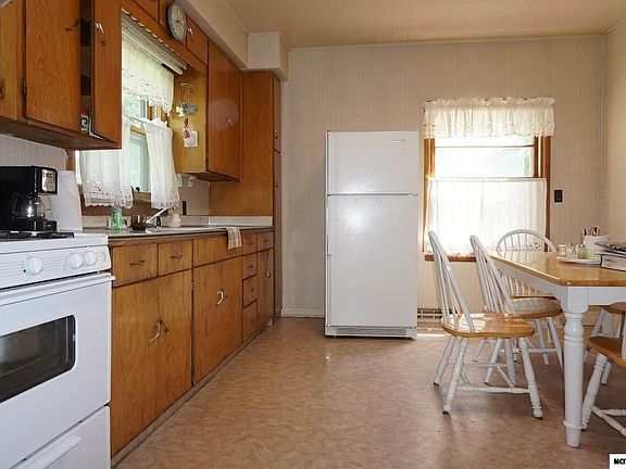 5th image of 303 Mulberry St