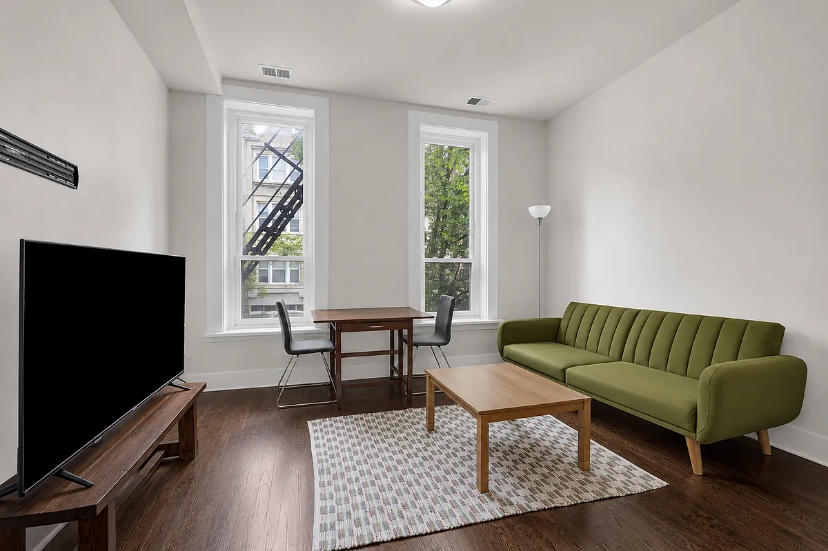 Building Photo - 1329 W 18th St #2F