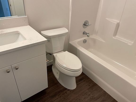 3rd image of 5915 Sunset Ave #101