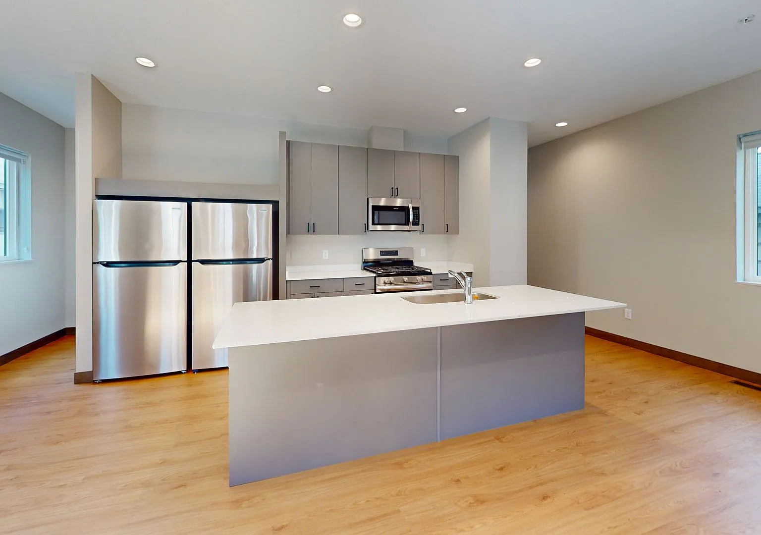 1215 8th St SE (Triplex) — Photo 3