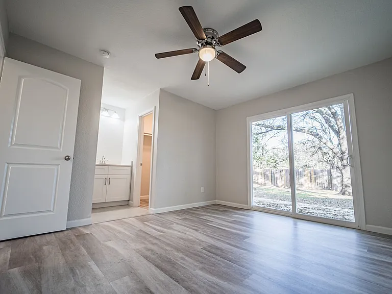 5866 Cliff Path — Photo 20