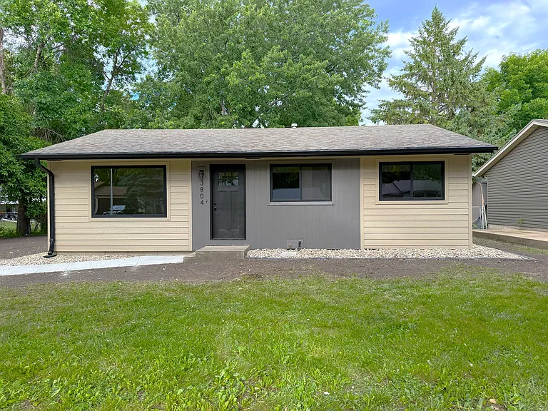 3804 S Holbrook Ave — Photo 2