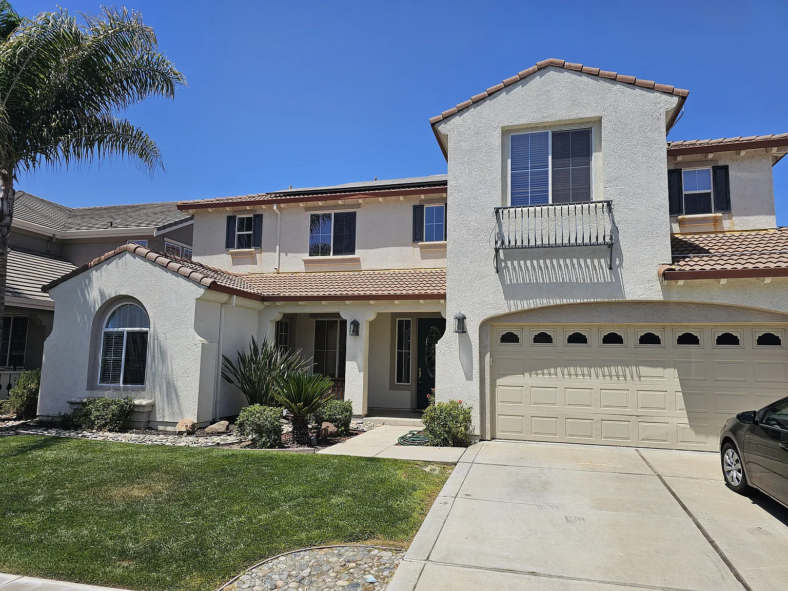 5 bed, 4011 sqft, $4,650 — Photo 2