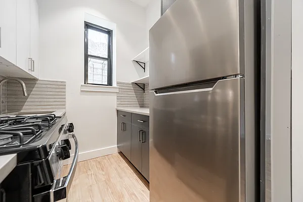 Rented by Joel Scharf, LREB | media 24