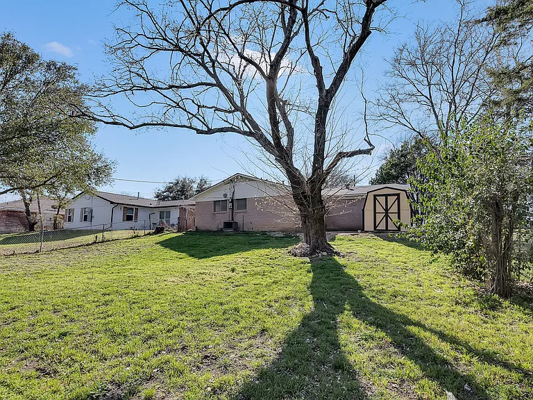 1009 Meadow Park Dr — Photo 14