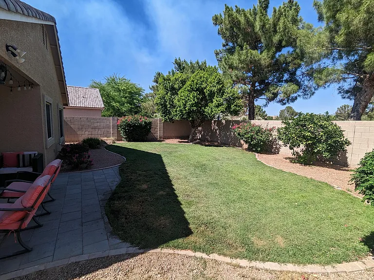 2339 S Compton — Photo 3