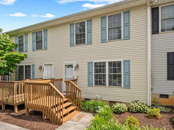 545 School Ln, Christiansburg, VA 24073