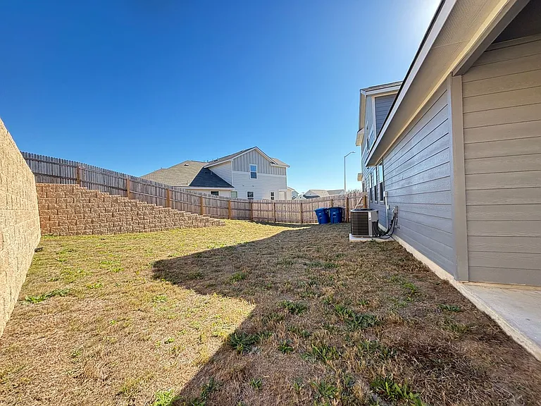330 Caleb Ct — Photo 37
