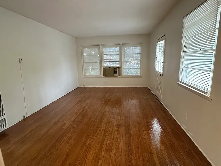 331 W Alameda Ave #C — Photo 7