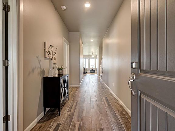 3rd image of 4833 Desert Willow Ln