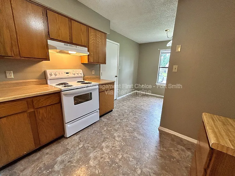 6719 Independence St — Photo 7