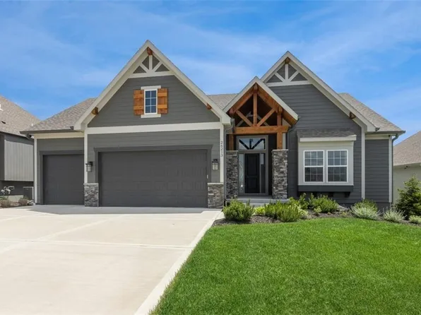 26213 W 96th Ter, Lenexa, KS 66227