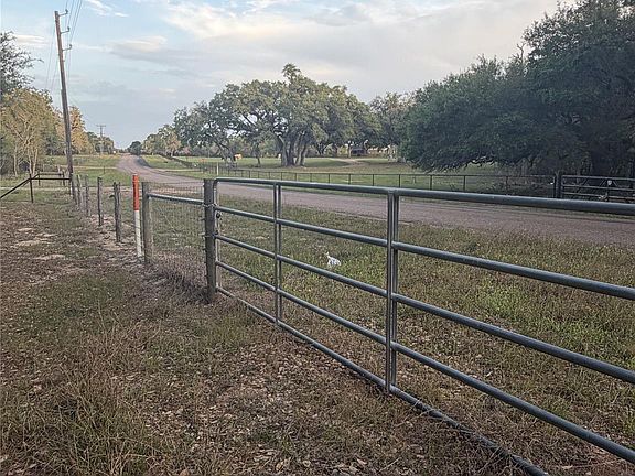 2nd image of 1743 Zimmerscheidt Rd