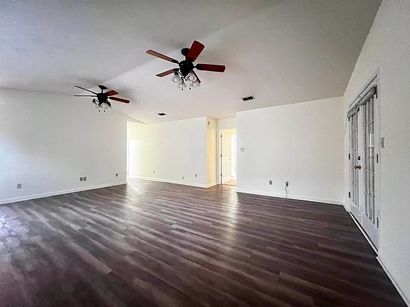 4th image of 4527 Wesley Dr