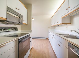 2350 W Good Hope Rd UNIT 350, Glendale, WI 53209