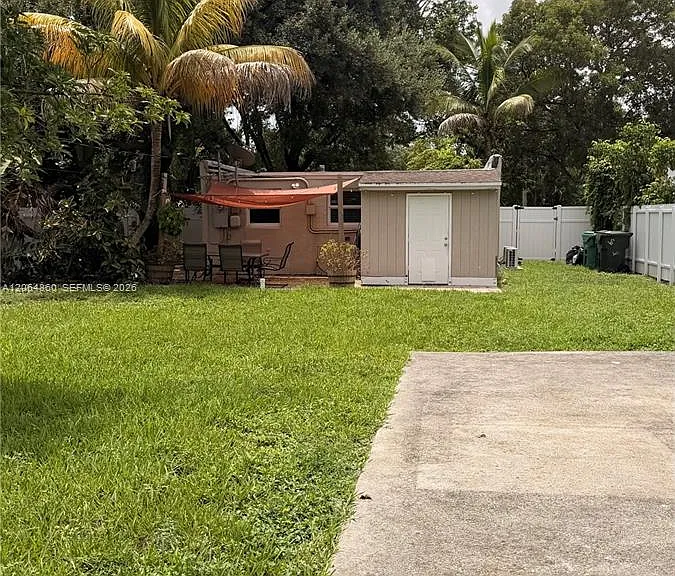 250 SW 7th St — Photo 28