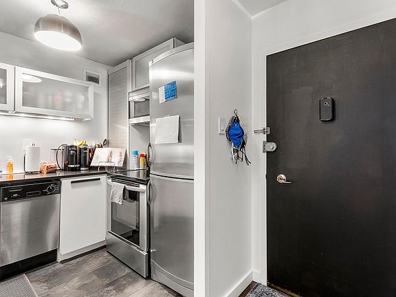 3rd image of 224 W Rittenhouse Sq #1518